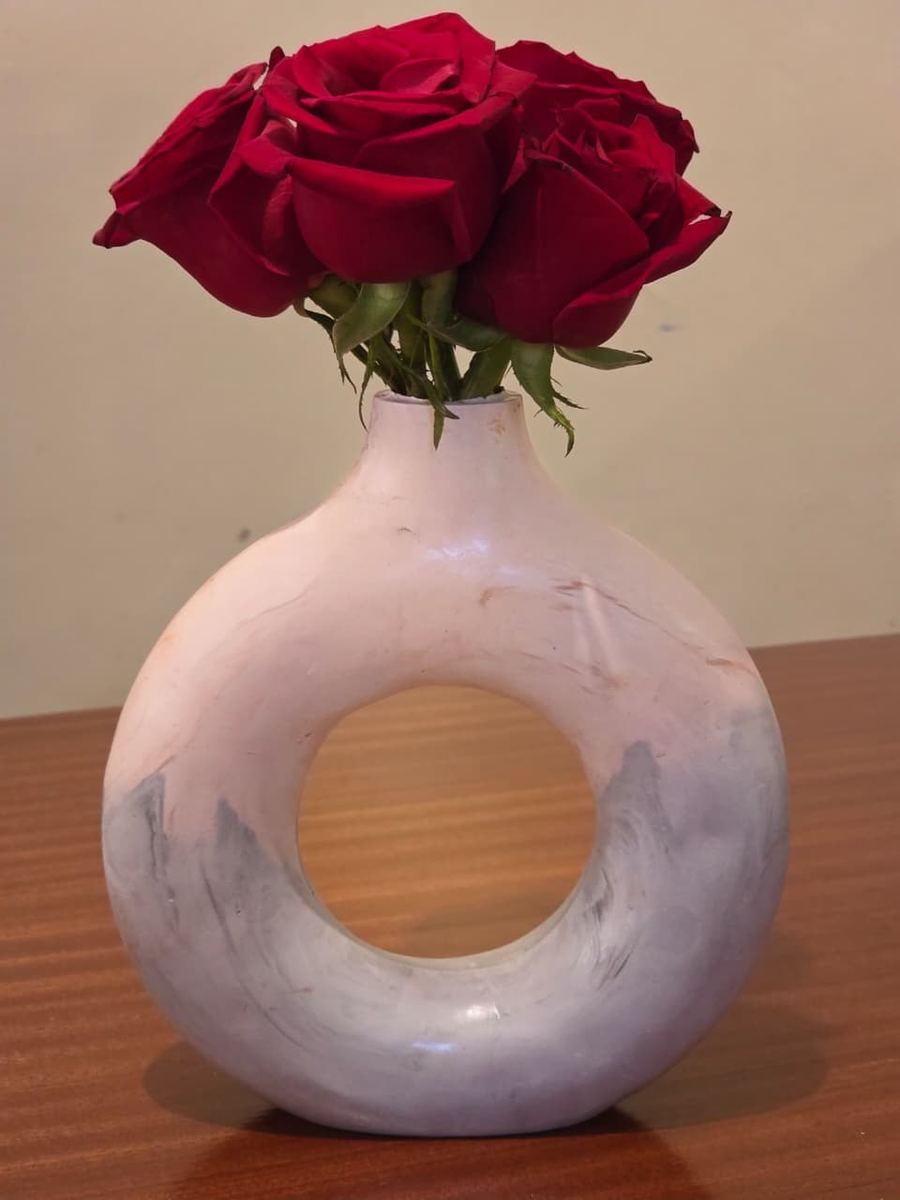 Round Donut Vase by Klassiq Resin