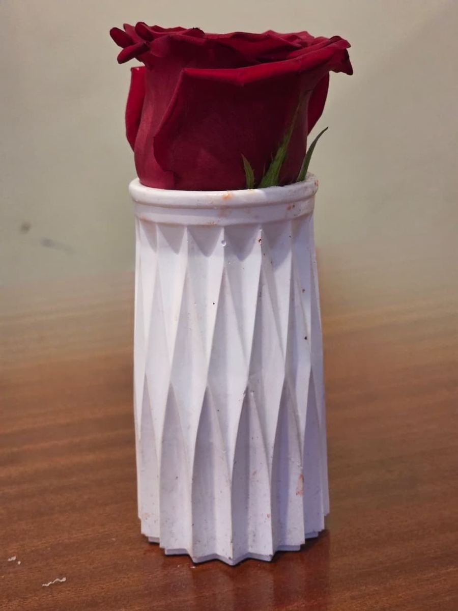 Twisted Vase by Klassiq Resin