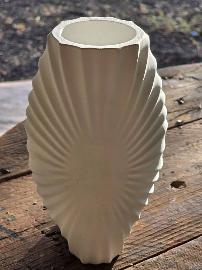 White Sunburst Twisted Vase by Klassiq Resin photo 2